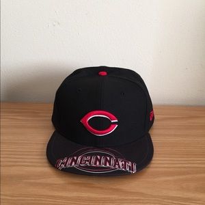New Era Cincinnati Reds Vise On Fitted Cap NWT